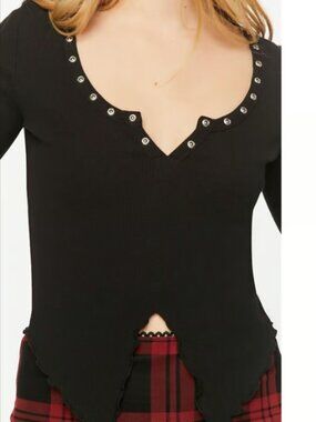 FOREVER 21 Women's Size Medium Black Studded Split-Front Crop Top Long Sleeve
